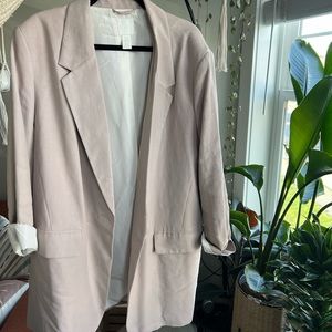 Like new H&M oversized blazer in mauve!